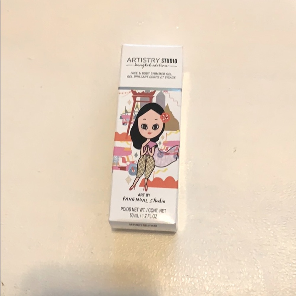 New, Unused Artistry Face (& Body) Highlighter